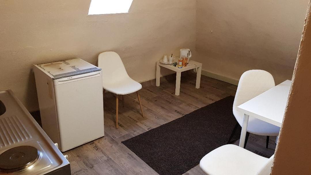 Monteurzimmer mit Gemeinschaftsbad in Brebach Saarbrücken Exterior foto